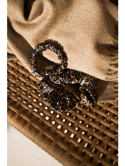 Hedvábná scrunchie leopard