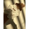 Mušelínová scrunchie bílá